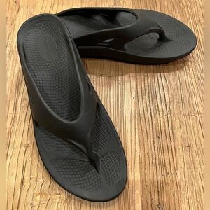 OOFOS Unisex OOriginal Black Recovery Thong Sandal US Men’s 16/17, W18, EU 49